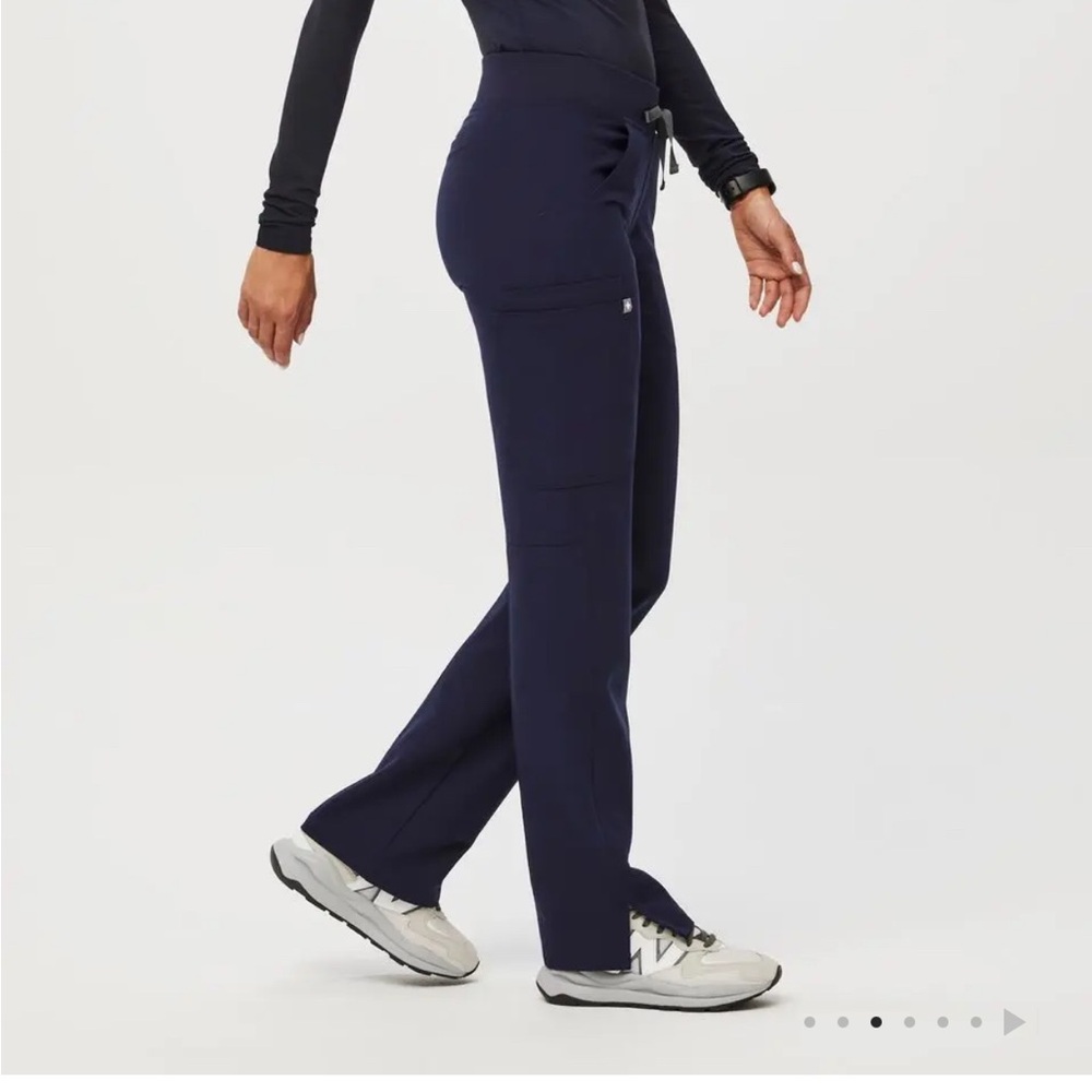 Figs women’s Navy Kade Scrub Pants